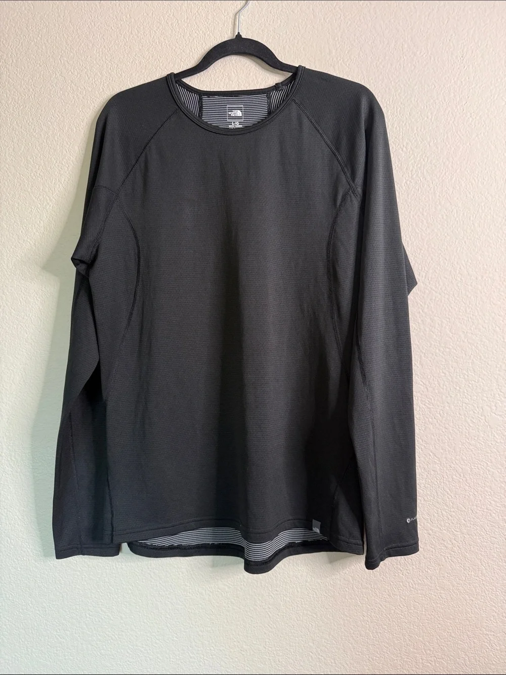 The North Face Men's Long-Sleeve Black Technical Tee size large